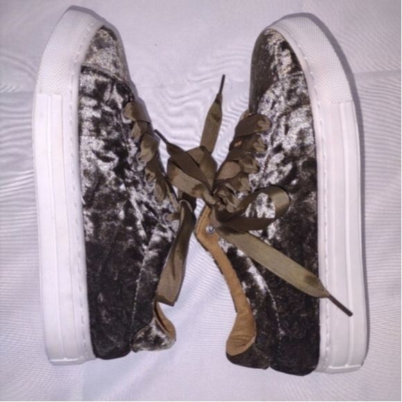 Qupid Reba Retro Inspired Green Velvet Fashion Sneaker Size 5.5 - Picture 5 of 9